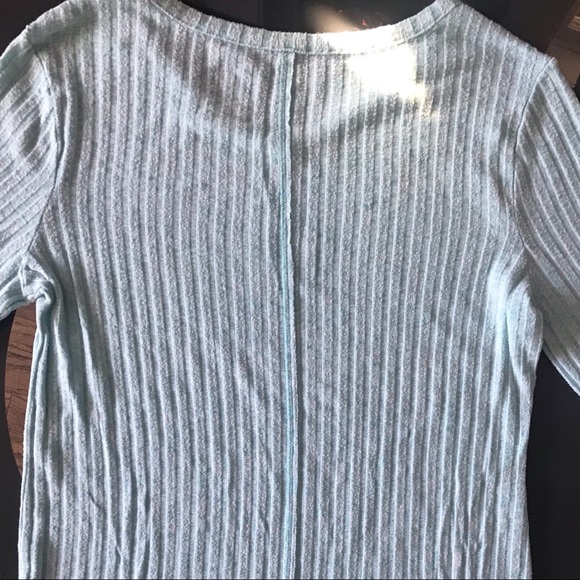 🆑 2/$5 | Ribbed V-Neck - Picture 3 of 7